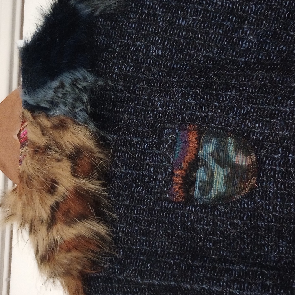 Faux Fur Lee Andersen coat - Picture 7 of 7
